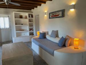a room with a bed with two lamps and a tub at Villa cycladique POSEIDON in Parikia