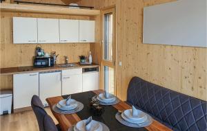 Kuchnia lub aneks kuchenny w obiekcie Ferienhaus Am Naturbadesee