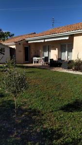 a house with a yard with a small tree in front of it at Dépendance privée avec entrée autonome in Toulouse