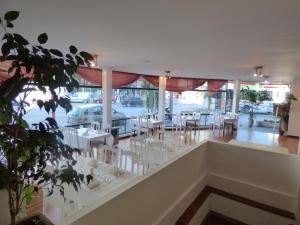
A restaurant or other place to eat at Hotel Torre Jardin
