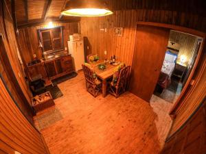 an overhead view of a dining room with a table at Pousada Refúgio das Montanhas in Praia Grande +91 photos