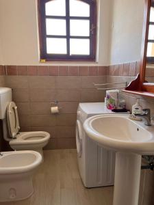a bathroom with a toilet and a sink at Maison Umberto I a Villasimius centro in Villasimius