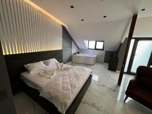 Postel nebo postele na pokoji v ubytování BALA HOTEL