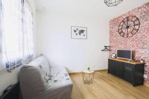 Μια τηλεόραση ή/και κέντρο ψυχαγωγίας στο Studio proche Tours avec wifi