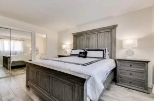 a large bedroom with a large bed and a mirror at Modern Villa in Old Litchfield in Litchfield Park
