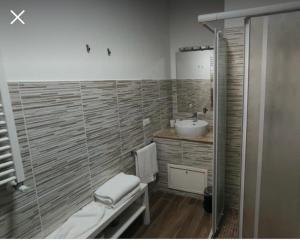 A bathroom at B&B Le Colline Country House