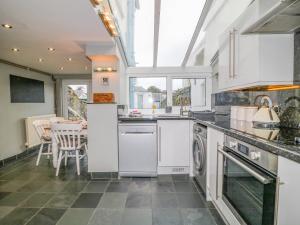 Η κουζίνα ή μικρή κουζίνα στο 6 Milton Place