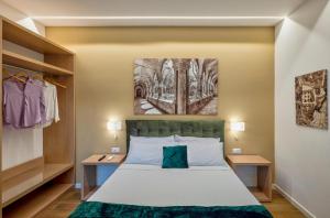 A bed or beds in a room at Cuore di Sorrento Suites