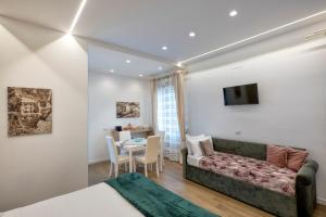 A seating area at Cuore di Sorrento Suites