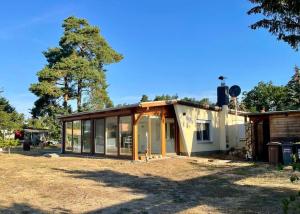 a house being constructed with a lot of windows at Bungalow zwischen Wald und Seen in Pretzien