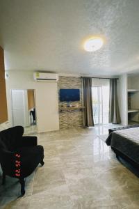 TV a/nebo společenská místnost v ubytování Hotel Awazul Bacalar