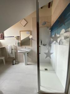 A bathroom at El Tejo de Comillas