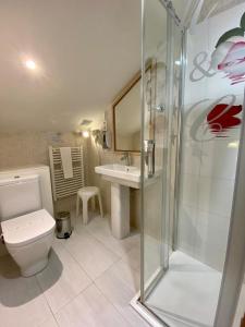 A bathroom at El Tejo de Comillas
