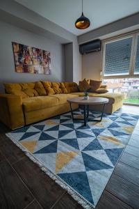 E&S Luxury Suite Apartments Ohrid tesisinde bir oturma alanı
