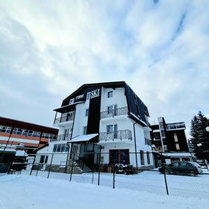 Apartments and Rooms Ski v zimě