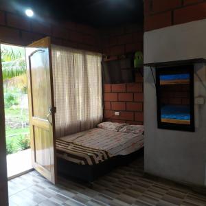 a small room with a bed and a window at Cielito Lindo in Necoclí