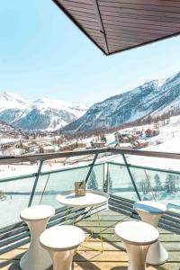 a balcony with a view of a snowy mountain at Top floor appartment, ski in ski out, superb view in La Daille