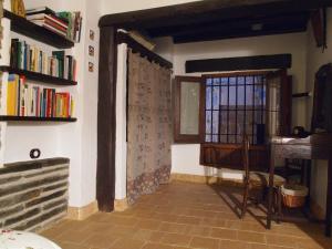 a room with a window and a book shelf at Posá la Cestería in Baños de la Encina