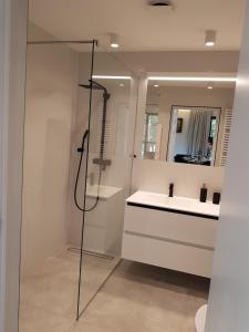 Koupelna v ubytování Apartament de Luxe by Maria Kolobrzeg - Shellter + 20 fotografií