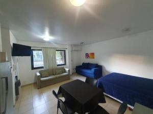 a bedroom with a bed and a table and a couch at La Mary in Mendoza