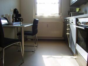 a kitchen with a table and chairs and a window at Ferienwohnung Ottlinger in Erbach im Odenwald