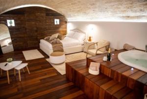 A seating area at LC Luxury Apartment