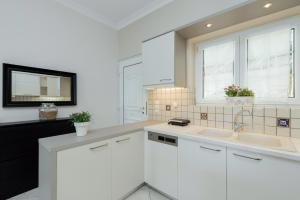 Kuchyň nebo kuchyňský kout v ubytování Luna Apartments + 37 fotografií