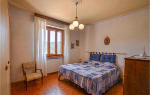 Ένα ή περισσότερα κρεβάτια σε δωμάτιο στο 3 Bedroom Nice Home In Nocchi - Camaiore Lu