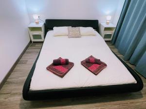 a bed with two pillows on it in a room at Magnifico Apartamento Barca 4 in Sant Adria de Besos