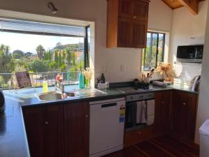 a kitchen with a sink and a window at Unit 12 Kaiteri Apartments and Holiday Homes in Kaiteriteri