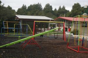 Ο χώρος παιχνιδιού για παιδιά στο Westport Kiwi Holiday Park & Motels