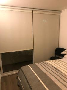 Katil atau katil-katil dalam bilik di 4 ,Costado Clinica las Condes,3 Personas