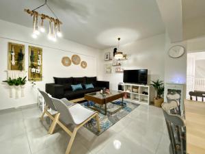 a living room with a couch and a table at Peaceful 2 bedroom Flat in İncirli