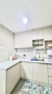 Η κουζίνα ή μικρή κουζίνα στο Yusoff Homestay @ Vista Bangi