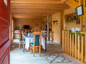 a dining room with a table and chairs at Le Chalet au vieux vignoble avec espace Sauna et Jacuzzi in Bouxwiller