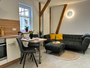 a living room with a couch and a table at Ferienwohnung Landliebe in Rudolstadt