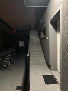 Televízia a/alebo spoločenská miestnosť v ubytovaní Sweet apartman Maša