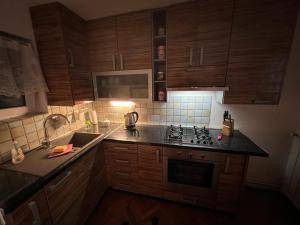 Kuchyňa alebo kuchynka v ubytovaní Sweet apartman Maša