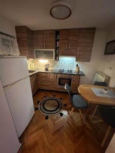 Kuchyňa alebo kuchynka v ubytovaní Sweet apartman Maša