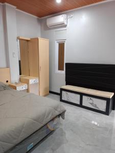 Ліжко або ліжка в номері Anyak's place Syariah