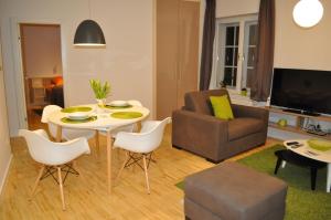 Televízia a/alebo spoločenská miestnosť v ubytovaní Apartments City&style