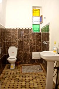 Koupelna v ubytování Riad Mikou