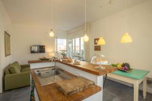 a kitchen with a counter and a sink in a room at Casa Bartoli in San Vincenzo