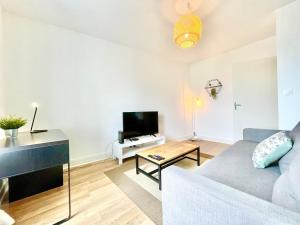 Televízia a/alebo spoločenská miestnosť v ubytovaní Brest - Le Gestin - Appartements - Lumineux - Tout Confort - Fibre Internet