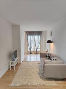 אזור ישיבה ב-Cute apartment Sant Adria beach