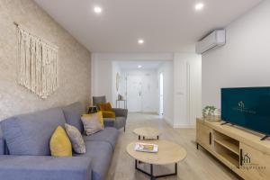 Televízia a/alebo spoločenská miestnosť v ubytovaní Living4Malaga Boho Chic Apartment