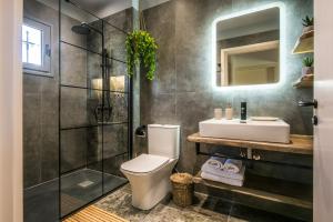 A bathroom at DIEVANDI SEAVIEW VILLA