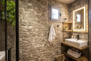 A bathroom at DIEVANDI SEAVIEW VILLA
