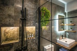 A bathroom at DIEVANDI SEAVIEW VILLA