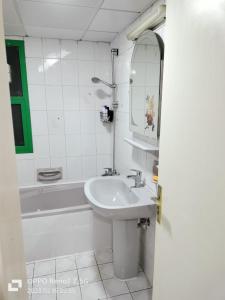 Koupelna v ubytování Private Room for rent in Abu Dhabi